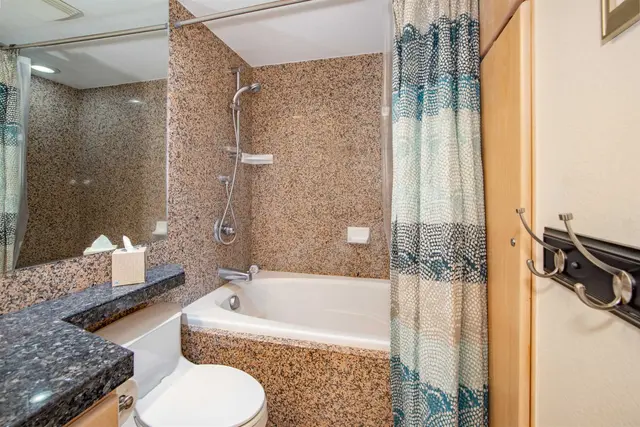 Listing Image for 100 Hauoli St 405 27 of 38