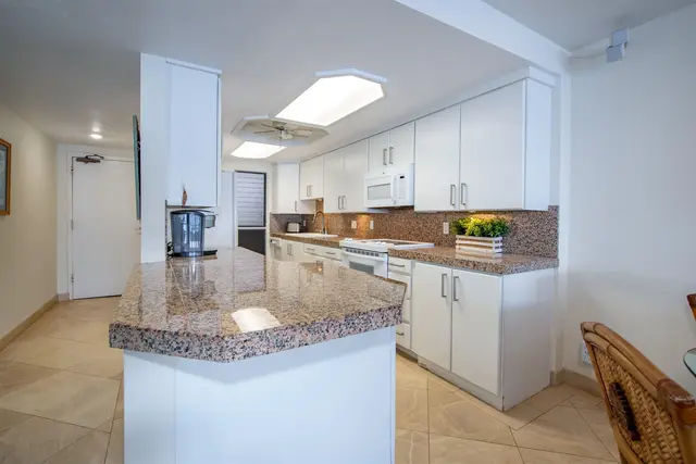 Listing Image for 100 Hauoli St 405 6 of 38