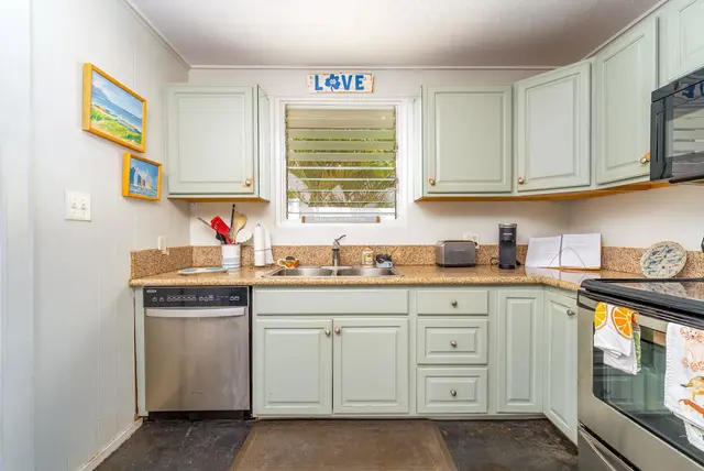Listing Image for 93 Maluhia Dr A 10 of 24