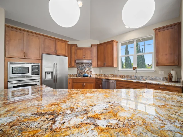 Listing Image for 94 Laukahi St 12 of 50