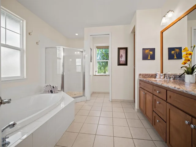 Listing Image for 94 Laukahi St 19 of 50