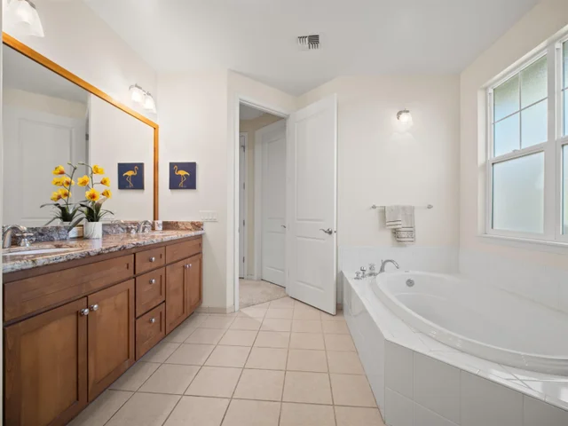 Listing Image for 94 Laukahi St 20 of 50