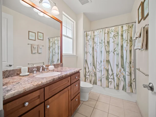 Listing Image for 94 Laukahi St 23 of 50