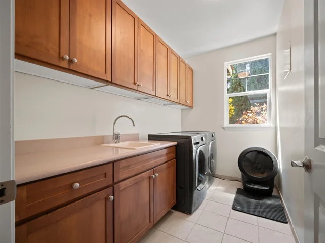 Listing Image for 94 Laukahi St 42 of 50