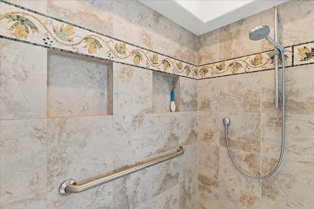 Listing Image for 9 Moana Ave 23 of 50