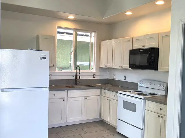 Listing Image for 399 Nihoa St 2 of 9