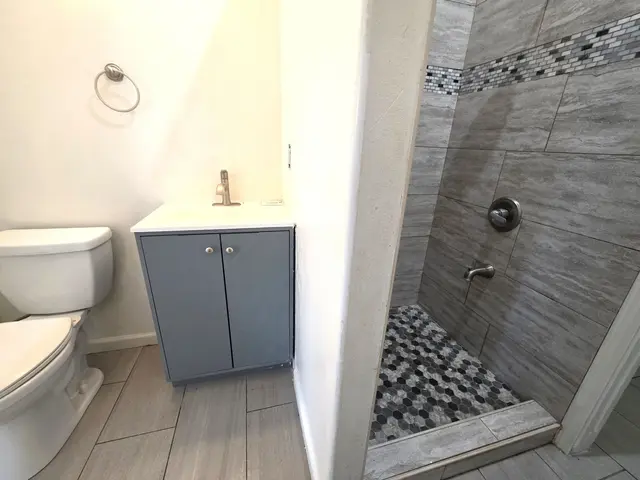 Listing Image for 399 Nihoa St 6 of 9