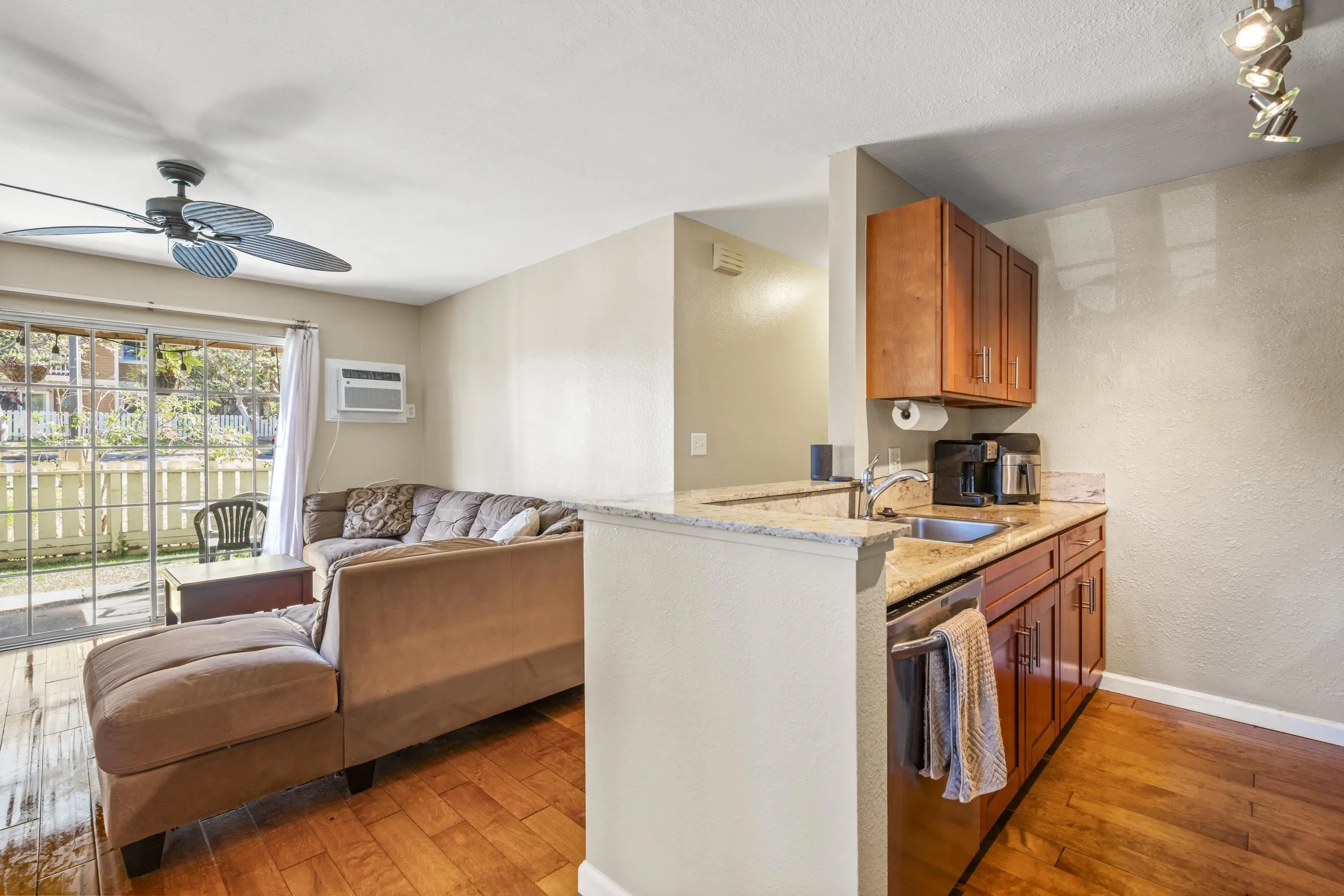 Photo of Listing #407929