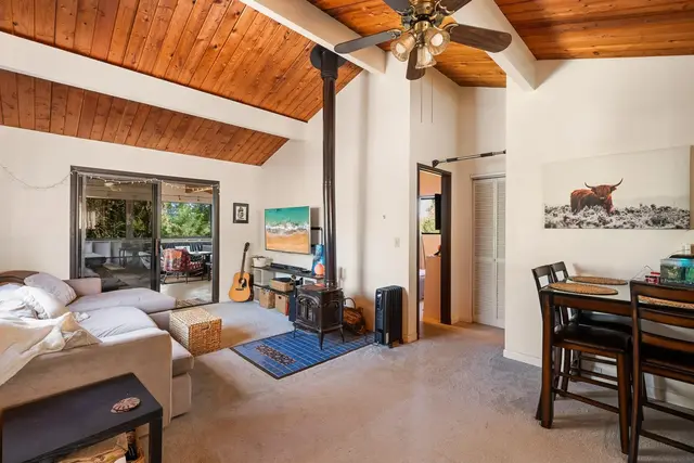 Listing Image for 50 Kulalani Dr 1 of 20