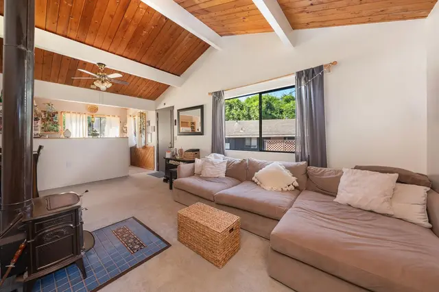 Listing Image for 50 Kulalani Dr 2 of 20