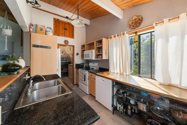 Listing Image for 50 Kulalani Dr 4 of 20