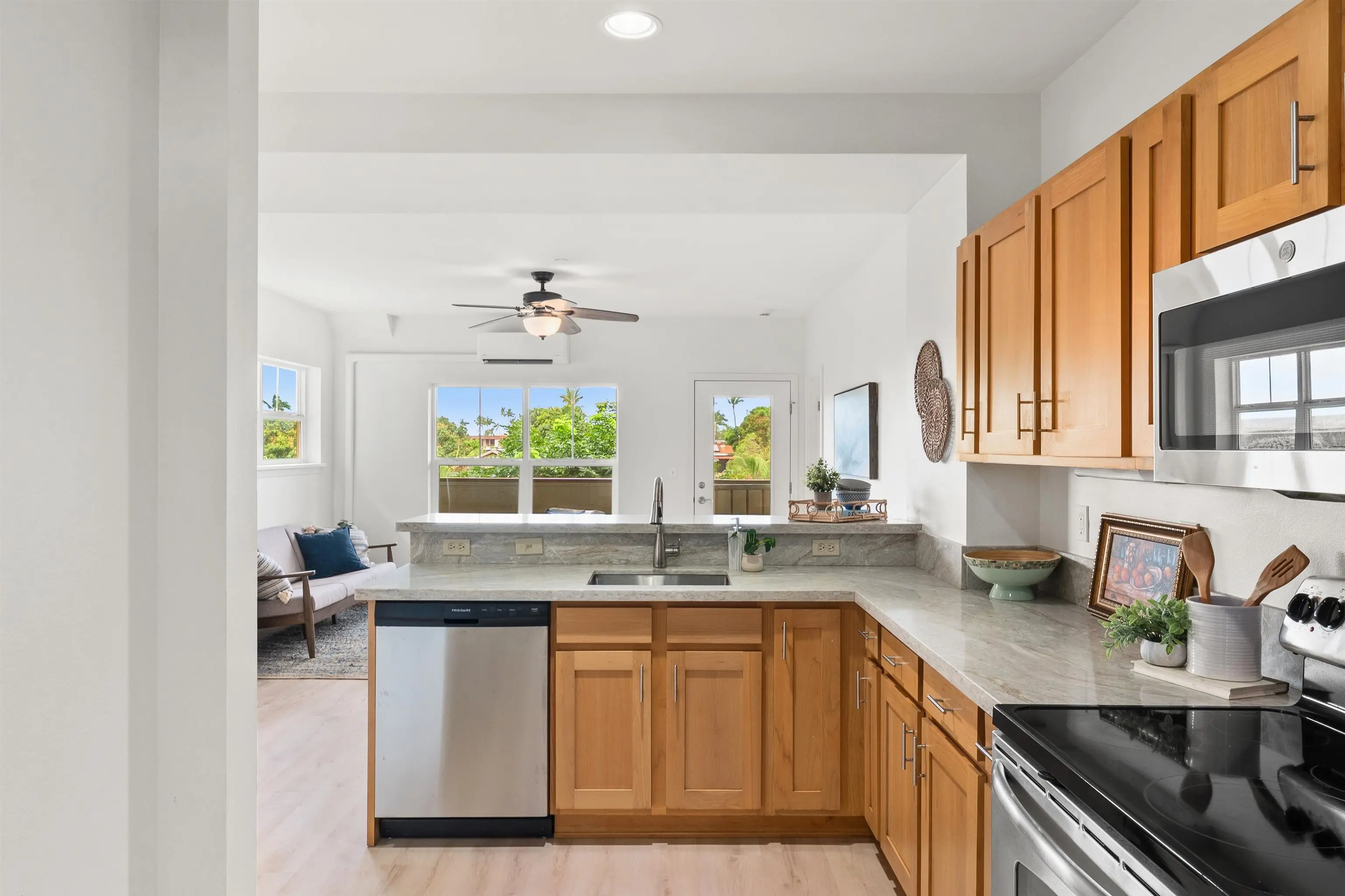 Photo of Listing #409079