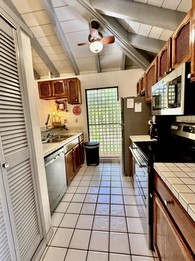 Listing Image for 50 Kepuhi Pl 201 5 of 26