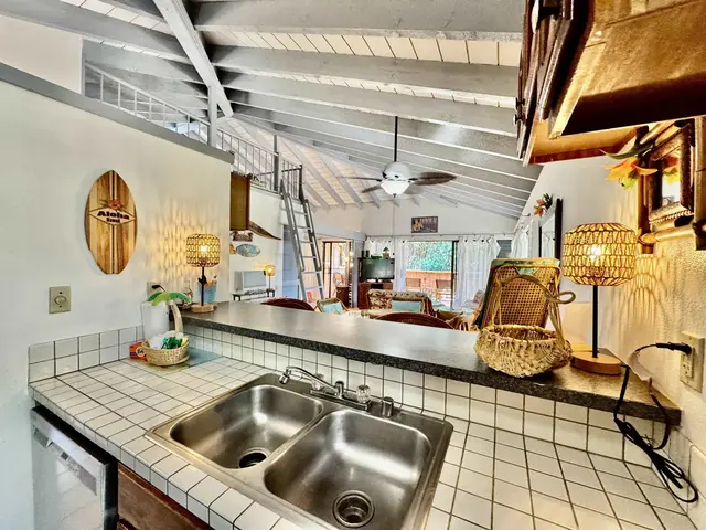 Listing Image for 50 Kepuhi Pl 201 6 of 26