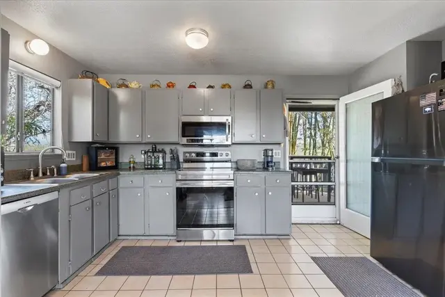 Listing Image for 155 Auhana Rd Unit I 9 of 23