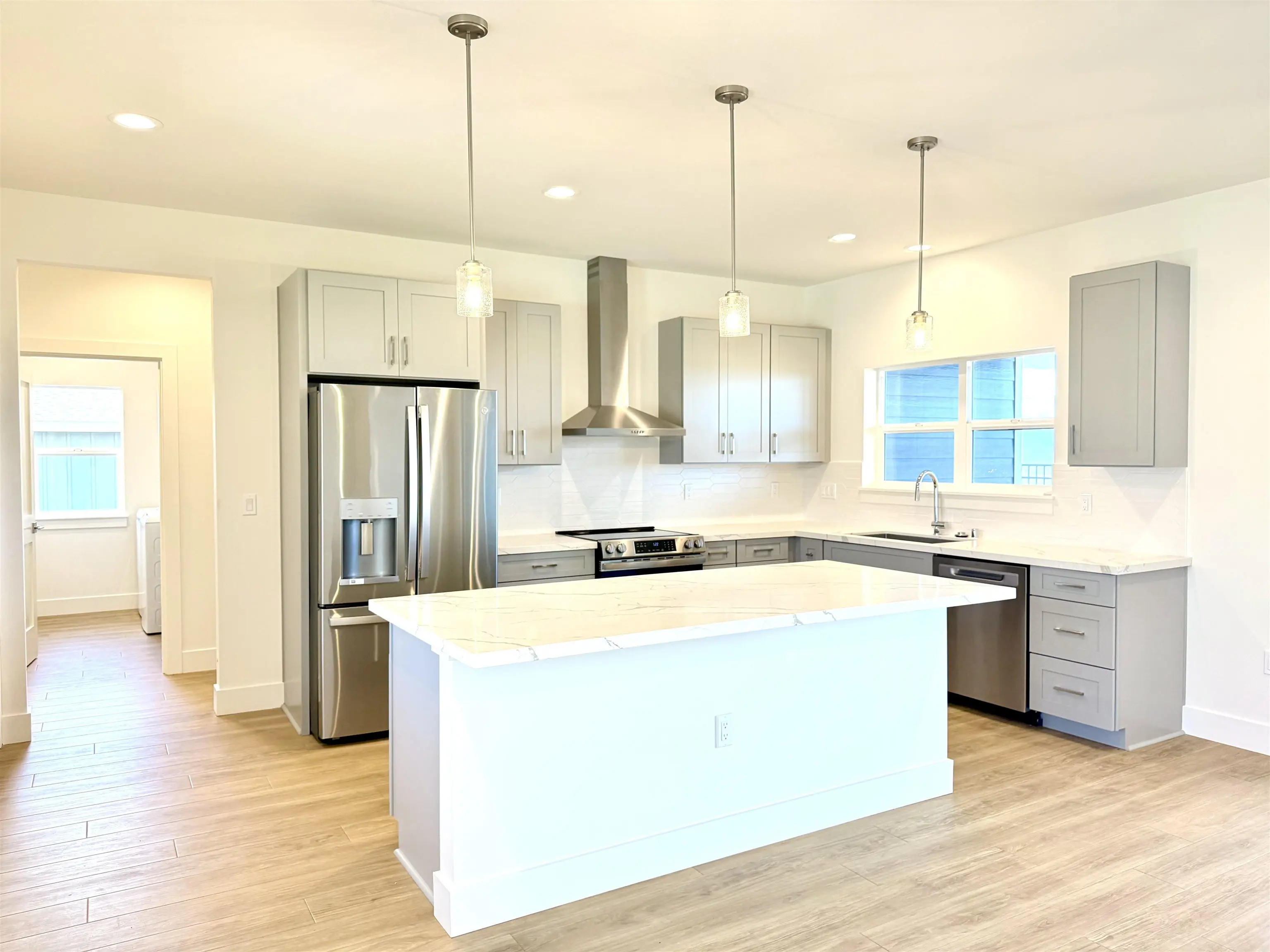 Photo of Listing #408811