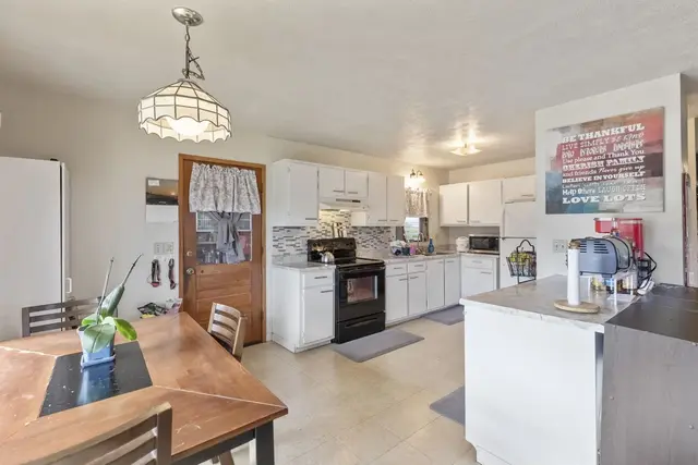 Listing Image for 35 Aewa Pl 16 of 36