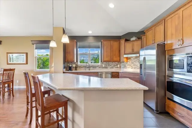 Listing Image for 99 Laukahi St 10 of 50