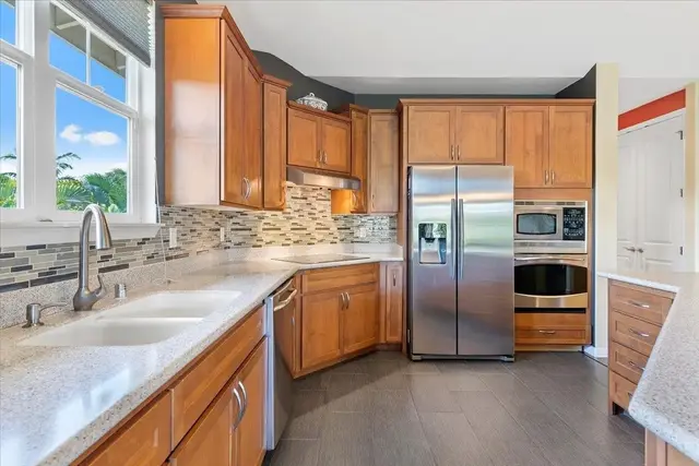 Listing Image for 99 Laukahi St 11 of 50