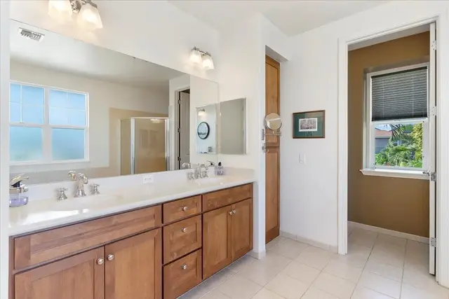Listing Image for 99 Laukahi St 27 of 50