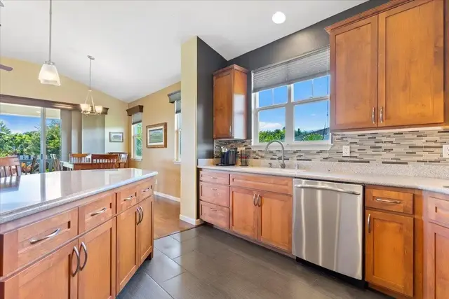 Listing Image for 99 Laukahi St 9 of 50