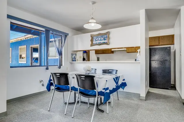 Listing Image for 1119 Onaha St 10 of 25