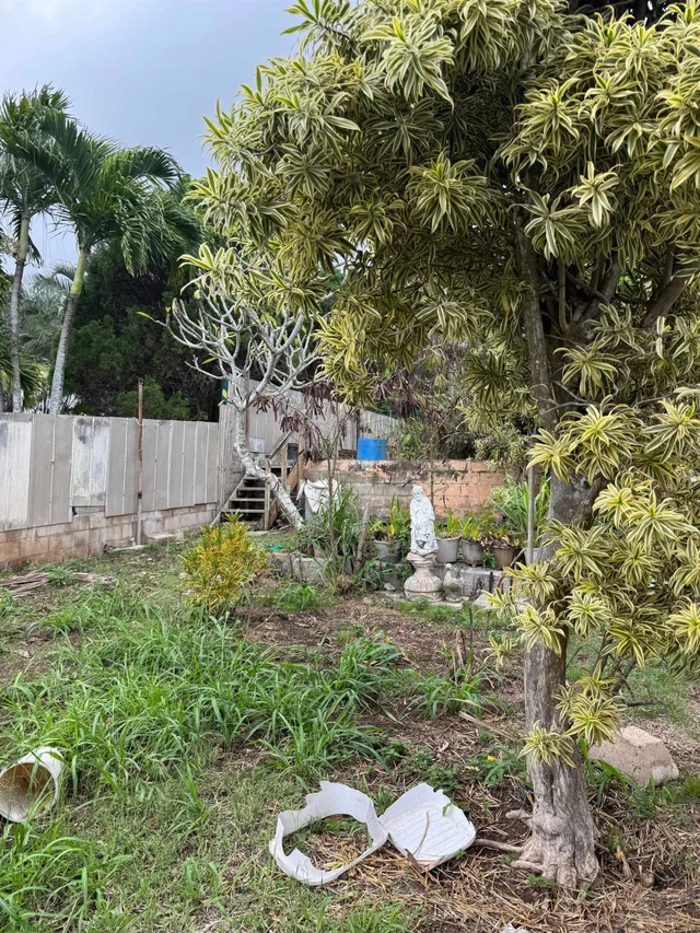 Listing Image for 2003 Kahekili Hwy 10 of 41