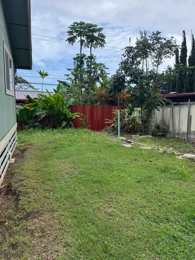 Listing Image for 2003 Kahekili Hwy 13 of 41