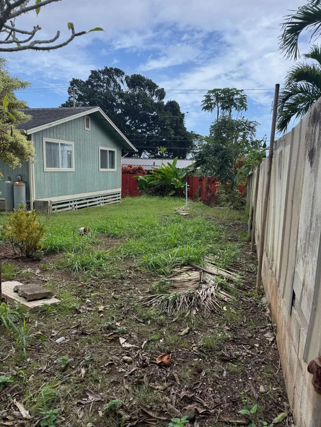 Listing Image for 2003 Kahekili Hwy 15 of 41