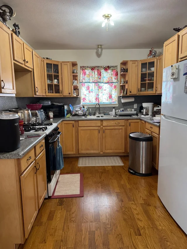 Listing Image for 2003 Kahekili Hwy 17 of 41