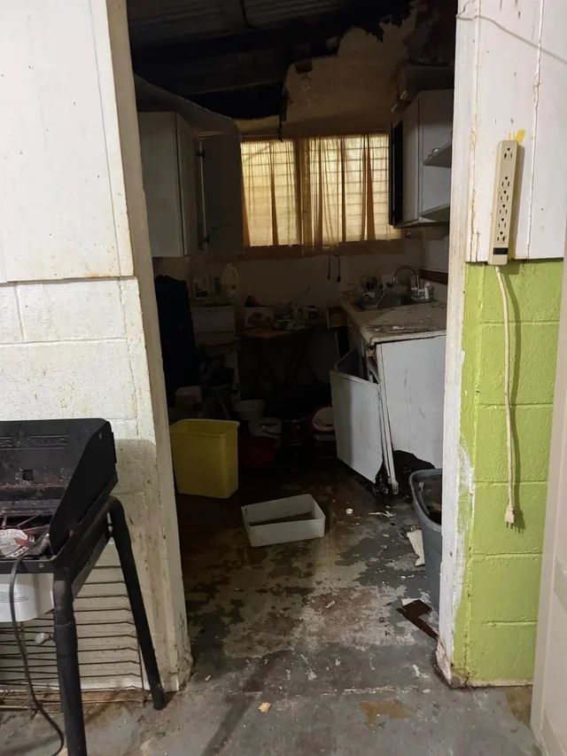 Listing Image for 2003 Kahekili Hwy 35 of 41