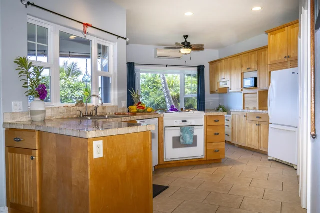 Listing Image for 23 W Huapala Pl 14 of 37