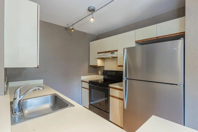 Listing Image for 140 Uwapo Rd 24-202 10 of 46