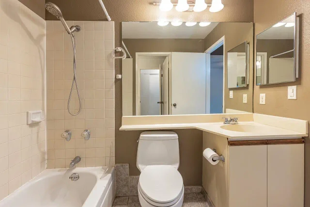 Listing Image for 140 Uwapo Rd 24-202 17 of 46