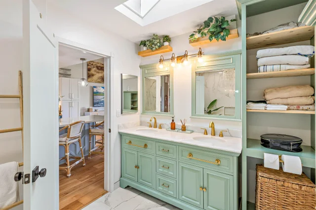 Listing Image for 50 Puu Anoano St 1704 22 of 49