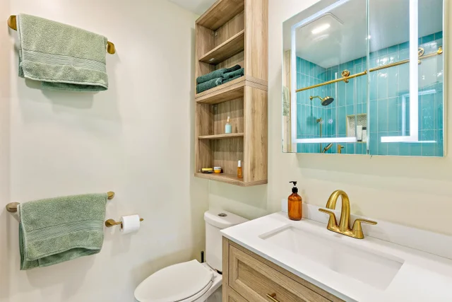 Listing Image for 50 Puu Anoano St 1704 30 of 49