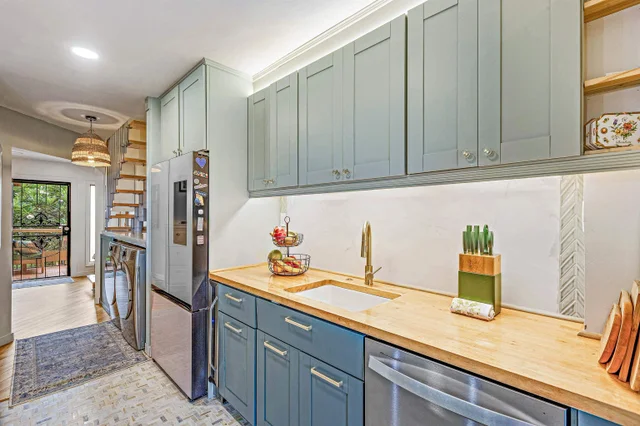 Listing Image for 50 Puu Anoano St 1704 9 of 49