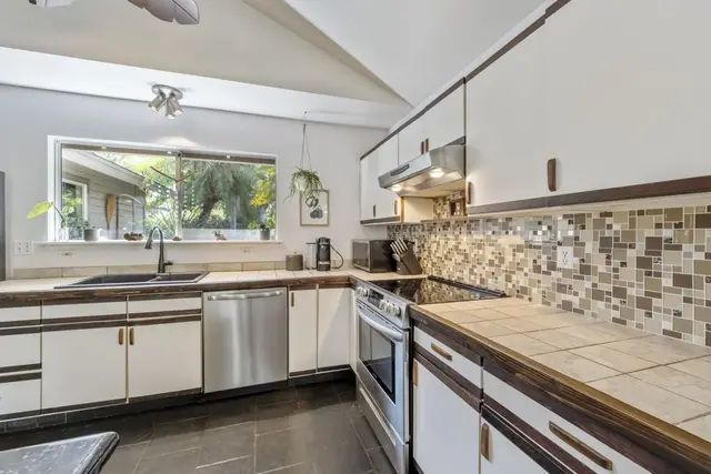 Listing Image for 872 Mahealani St 14 of 45
