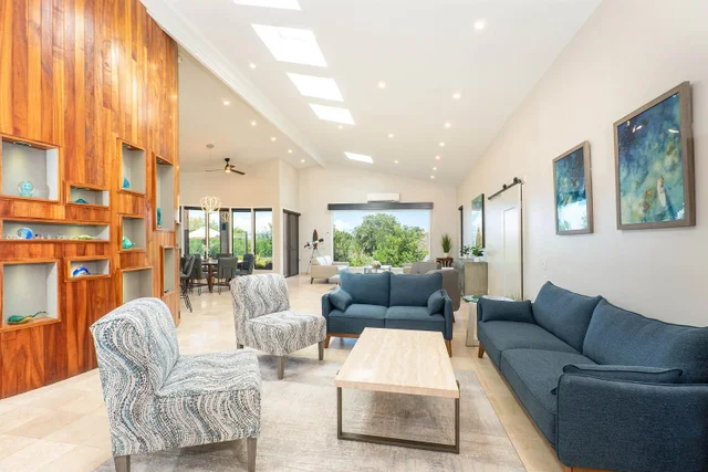 Listing Image for 19 Holomakani Pl 11 of 50