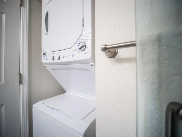 Listing Image for 160 Keonekai Rd 17-204 11 of 18