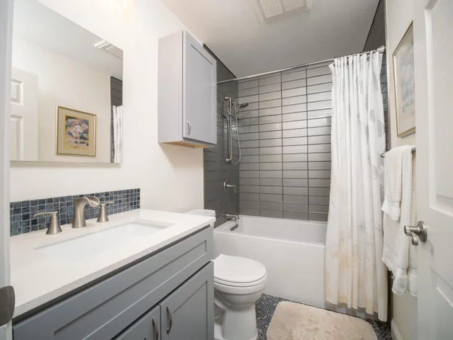 Listing Image for 160 Keonekai Rd 17-204 12 of 18