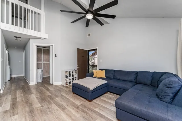 Listing Image for 15 Kulanihakoi St 4e 4 of 45