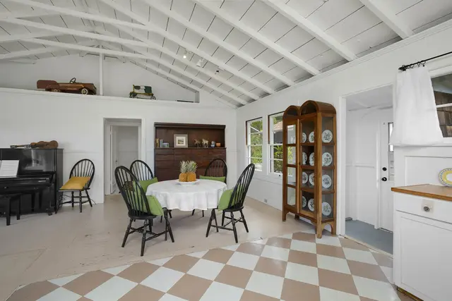 Listing Image for 16 Maukanani Rd 15 of 37