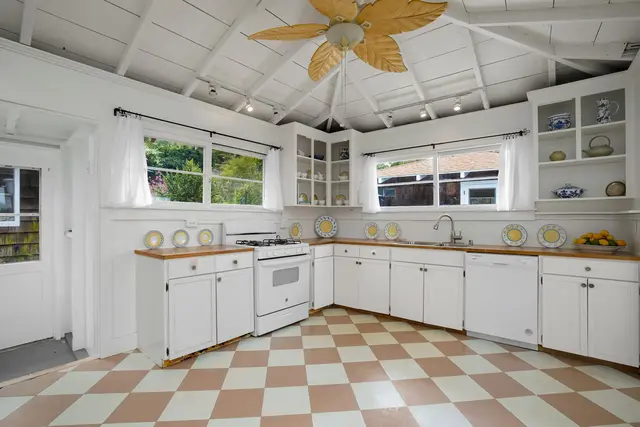 Listing Image for 16 Maukanani Rd 16 of 37