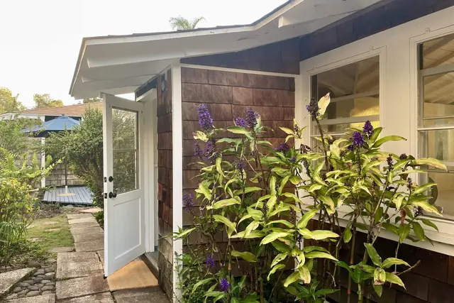 Listing Image for 16 Maukanani Rd 26 of 37