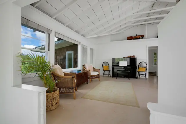 Listing Image for 16 Maukanani Rd 3 of 37