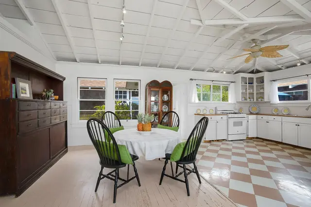 Listing Image for 16 Maukanani Rd 5 of 37