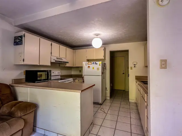 Listing Image for 90 Auhana Rd 202 3 of 12