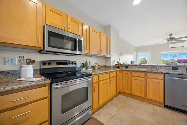 Listing Image for 3706 Lower Honoapiilani Rd D-33 7 of 38
