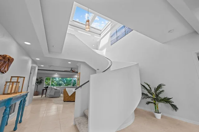 Listing Image for 28 Lotus Pl 28 of 50